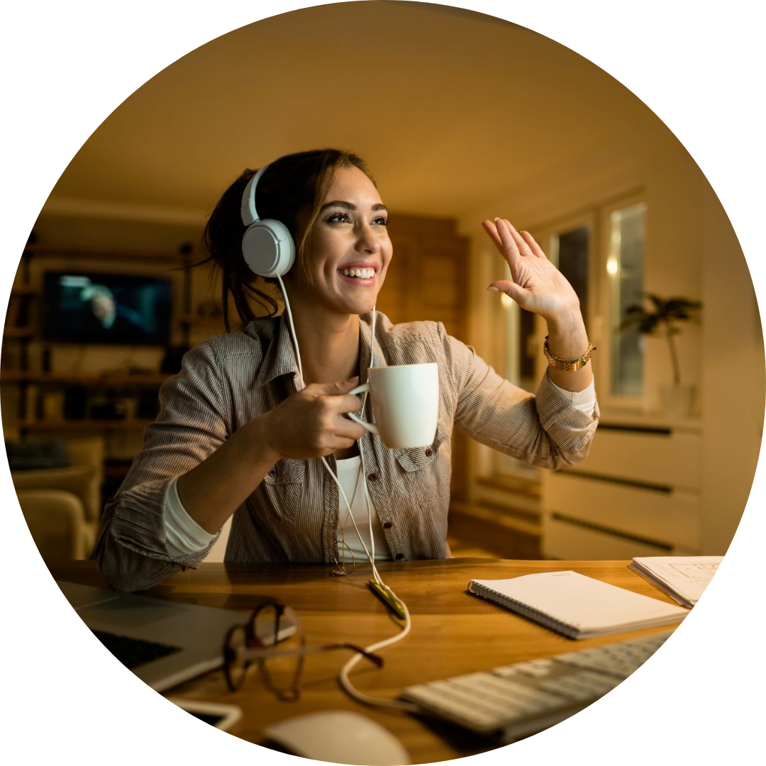 Woman at desk in Videomeeting